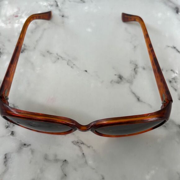 Women's Tortoise Frame Retro Oval Lens Full Rim Sunglasses OS - Picture 2 of 8